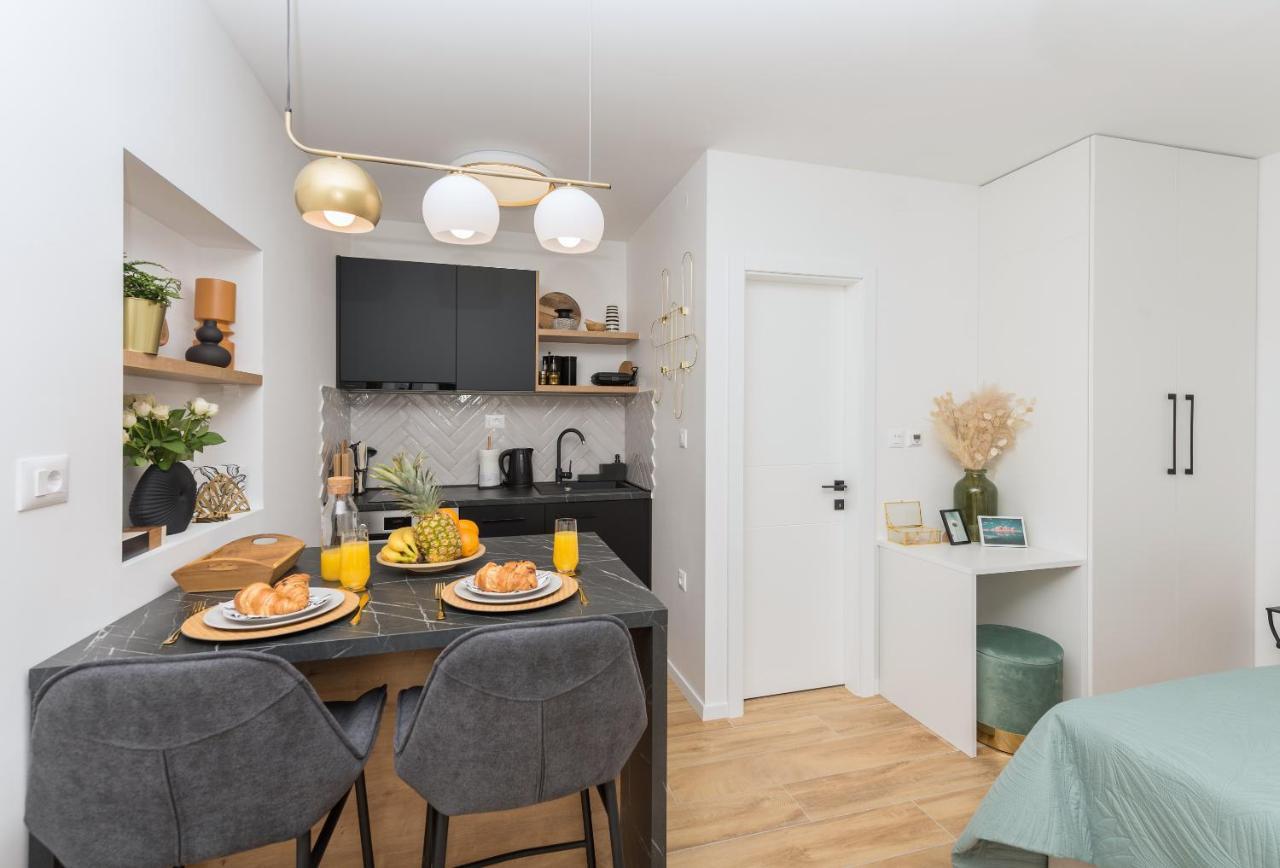 Studio Apartment Bianco, Near Beach, Free Parking, Wi-Fi Makarska Exterior foto